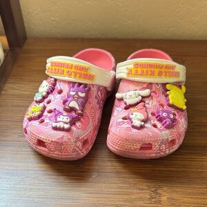 SANRIO CROCS